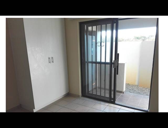 2 bed property to rent in PARKLANDS
